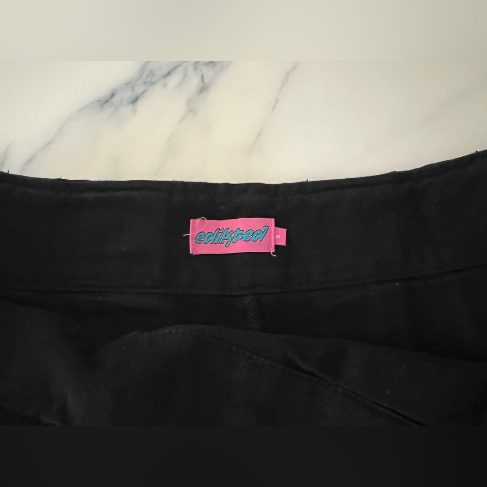 EDIKTED Low-Rise Pleated Cotton Denim Mini Skort - Picture 4 of 10